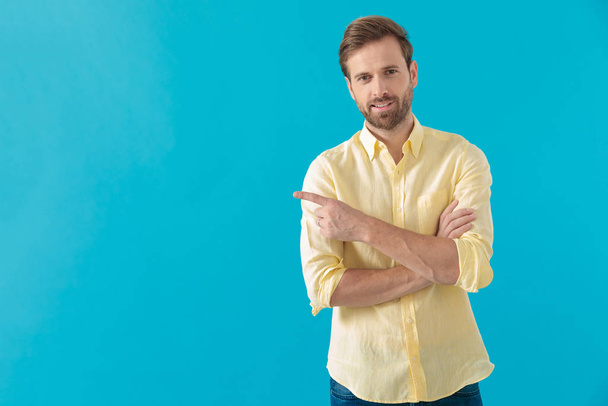 Confident casual man pointing to the side - Photo, image
