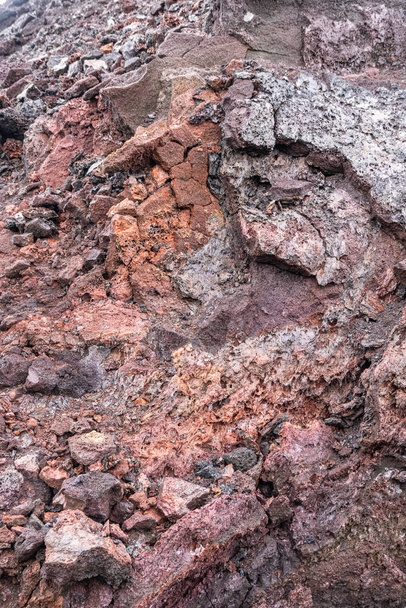 Primer plano de las piezas rojas interiores de 2018 Volcán Kilauea lava, Leilan
 - Foto, imagen