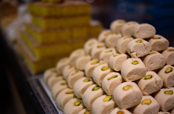 Image de fond avec plusieurs bonbons traditionnels libanais - Photo, image