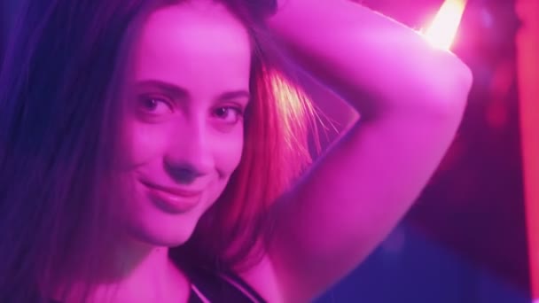 neon light portrait happy teen girl smiling pink - Filmagem, Vídeo
