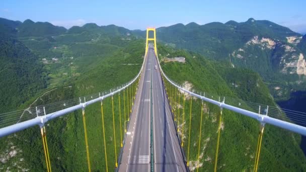 Vista aérea del puente colgante siduhe en el cañón, Hubei, China
. - Metraje, vídeo