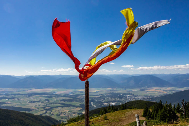 Un viejo calcetín de viento en la cima de la colina
 - Foto, Imagen