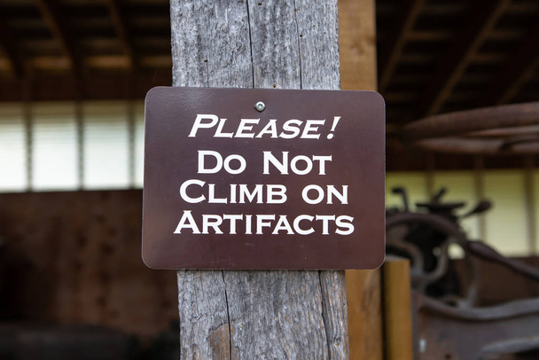Signboard - Please do not climb on artifacts - Photo, Image