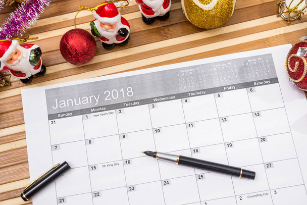 2018 calendário de ano novo com brinquedos xmas e caixa
 - Foto, Imagem
