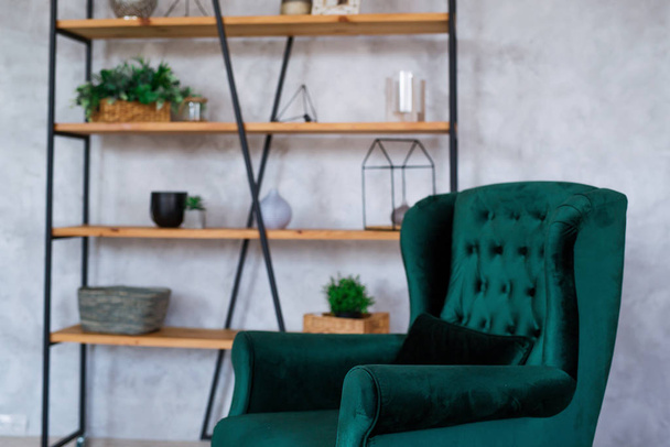 Interiér moderního obývacího pokoje s pohodlnou židlí - Fotografie, Obrázek