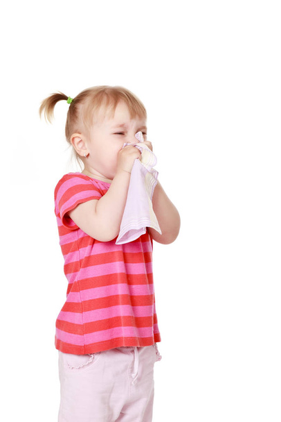 girl is blowing her nose - Foto, afbeelding