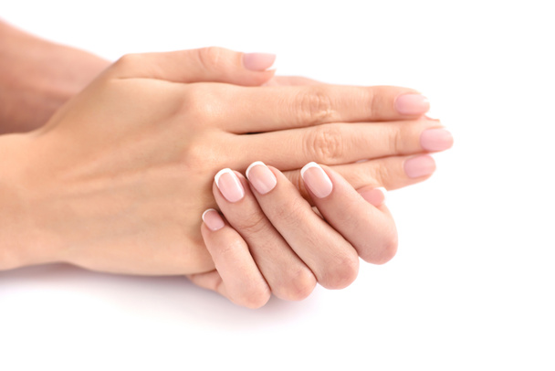 Mooie vrouw handen met franse manicure op een witte achtergrond - Foto, afbeelding