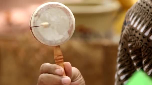 traditionelles indonesisches Kinderspielzeug aus Holz - Filmmaterial, Video