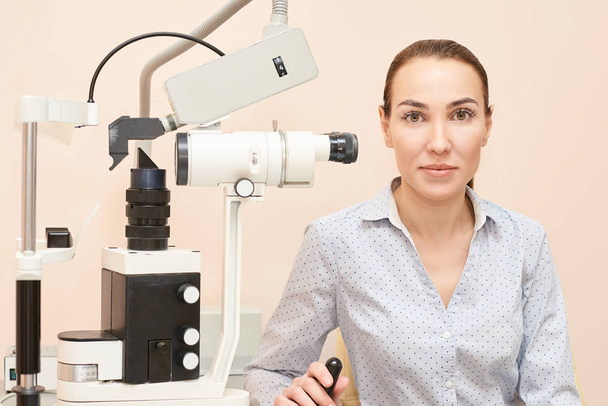 ophthalmologist doctor in exam optician laboratory with female patient. Eye care medical diagnostic. Eyelid treatment - Foto, Bild