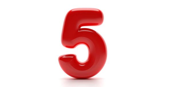 Viisi viisi numeroa. Kiiltävä ilmapallo intohimo punainen väri numero 5 eristetty valkoisella pohjalla. 3d kuva
 - Valokuva, kuva