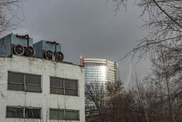 Verlaten gebouw van de vliegtuigfabriek. Moskou - Foto, afbeelding