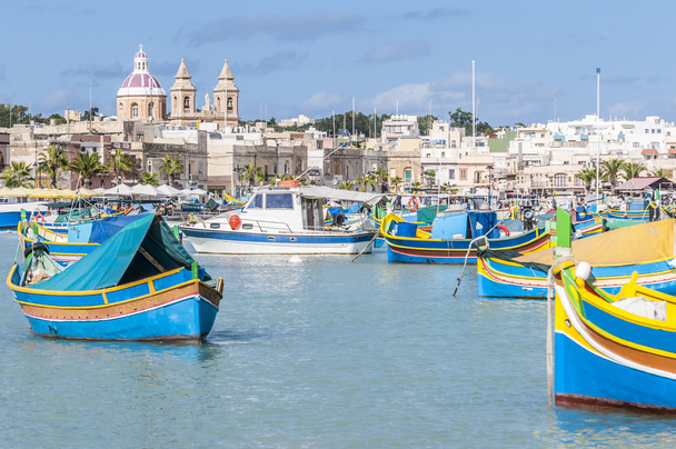 λιμάνι του εποχιακό ενθουσιασμό, ένα ψαροχώρι στη Μάλτα. - Φωτογραφία, εικόνα