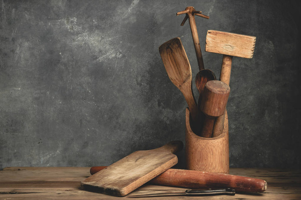 Beautiful vintage kitchen utensils on a oak wooden table and gray wall background beahid. - Foto, afbeelding