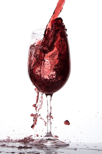розливу червоне вино
 - Фото, зображення