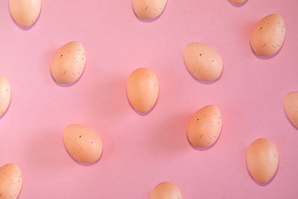 różowe jaja wielkanocne na różowym tle - Zdjęcie, obraz