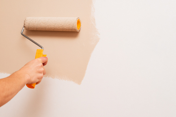 Paint the walls with a roller - Fotoğraf, Görsel