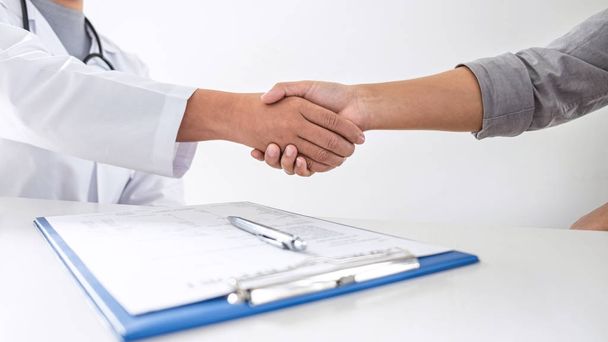 Finishing of consulting, Doctor and patient shaking hands after  - Фото, изображение