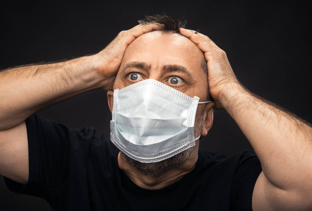 Man with medical face mask. Coronavirus epidemic. - Foto, immagini