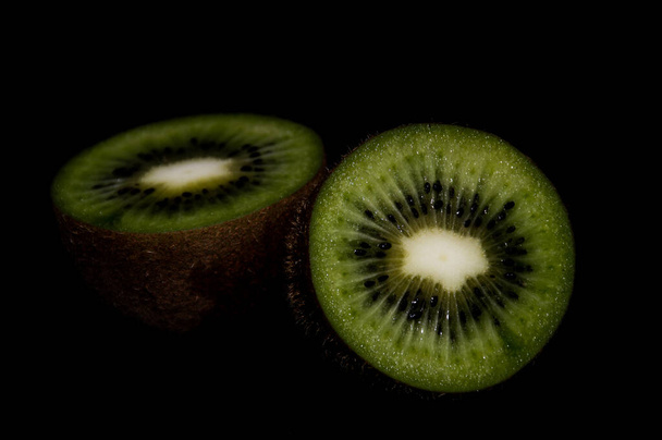 juice fruit kiwi on black background - Zdjęcie, obraz