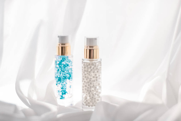 Сыворотка для кожи и макияж грунтовка гель бутылка, увлажняющий лото
 - Фото, изображение