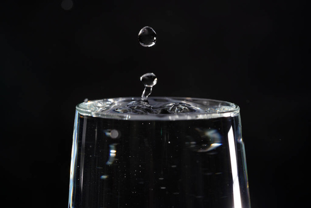 Drops photographed with higspeed flashes and dropper in the studio - Foto, imagen