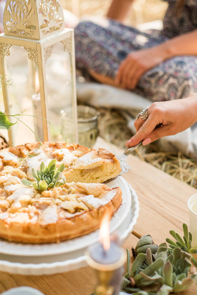 Mint decorated apple pie. Picnic in the style of boho. - 写真・画像