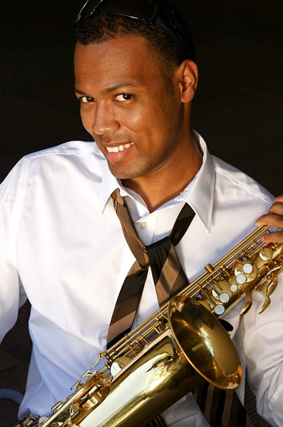 An youung and trendy African-American sax musician - Zdjęcie, obraz