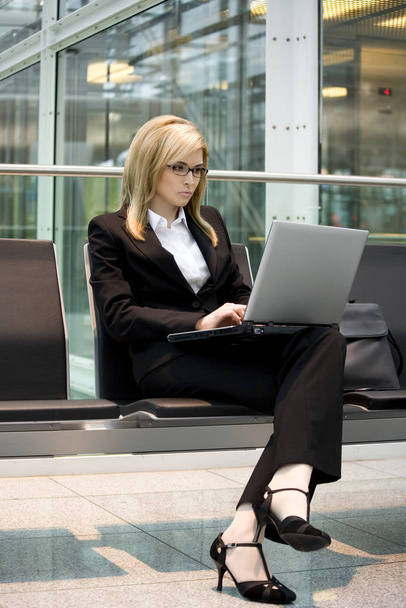 Businesswoman in the office - Foto, Imagem