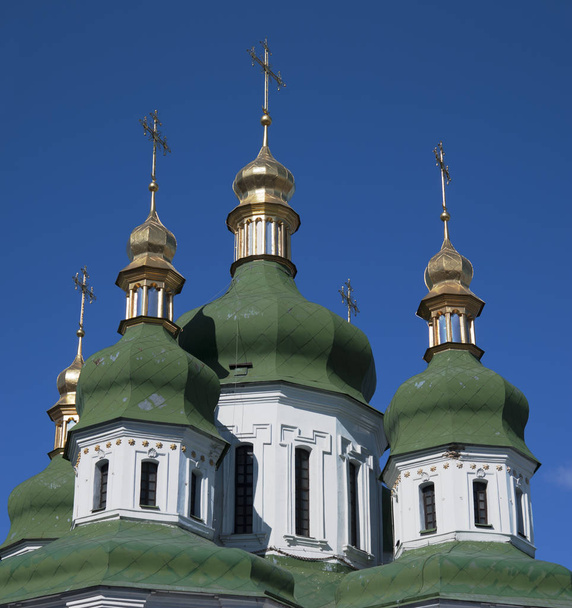 Domes of St. George cathedral (XVII-XVIII)) in Vydubytsky monastery in Kyiv, Ukraine - Zdjęcie, obraz