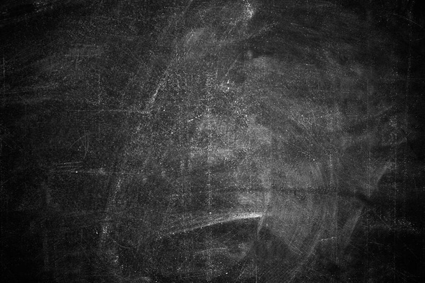Η κιμωλία σβήστηκε στον μαυροπίνακα ως φόντο. Χώρος για κείμενο - Φωτογραφία, εικόνα