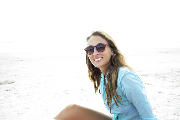 Menina brasileira bonita em Juquehy Beach Scenes
 - Foto, Imagem