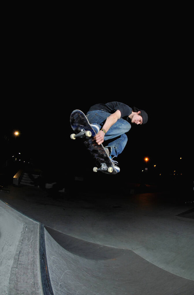 young adult having fun while riding his skateboard - Foto, Bild