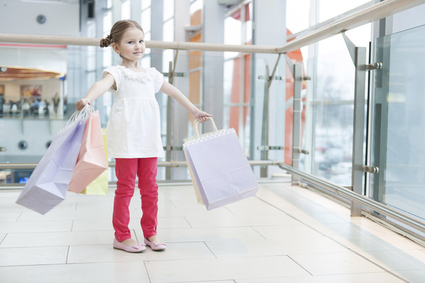 Girl with paper shopping bags - Foto, afbeelding