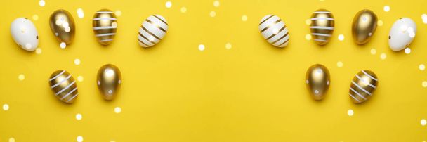 Hyvää pääsiäisen kultaista kiiltoa koristeltu munat korissa eristetty keltaisella taustalla. Tervehdyskortti, edistäminen, juliste, lentolehtinen, web-banneri, artikkeli
 - Valokuva, kuva