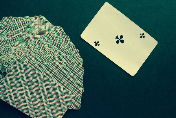 Kaartspel en aas van clubs. - Foto, afbeelding