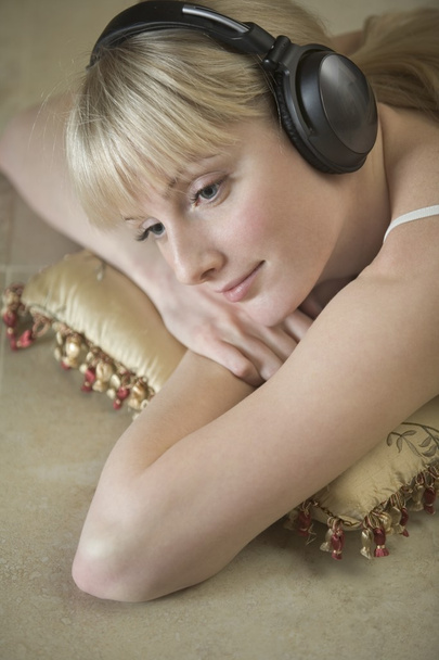 woman relaxing with headdphones - Fotografie, Obrázek