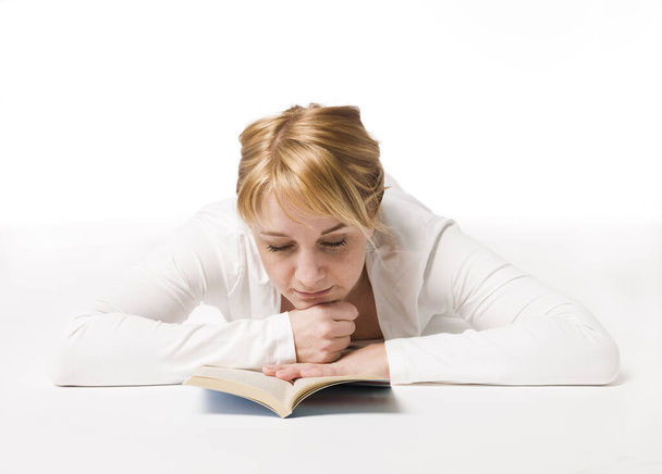 Woman reading a book - 写真・画像