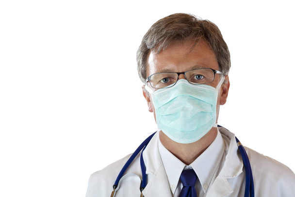 doctor protects himself from virus infection with mouth protection. free on a white background. - Foto, Bild