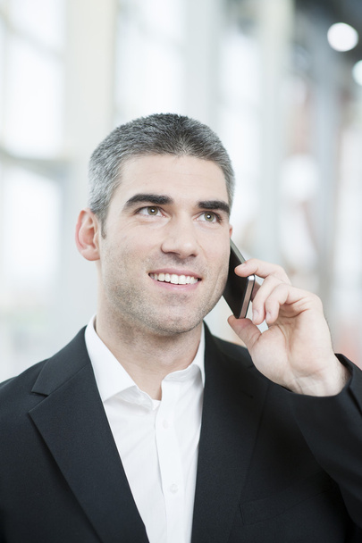 Businessman on mobile phone - Foto, afbeelding