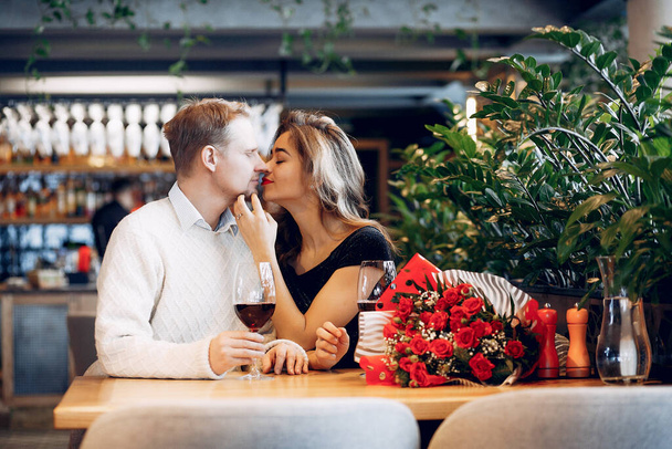 Elegant couple spend time in a restaurant - Фото, зображення