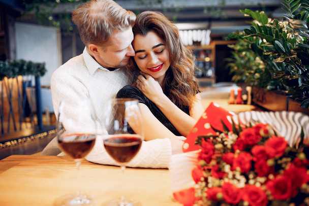 Elegant couple spend time in a restaurant - Foto, immagini