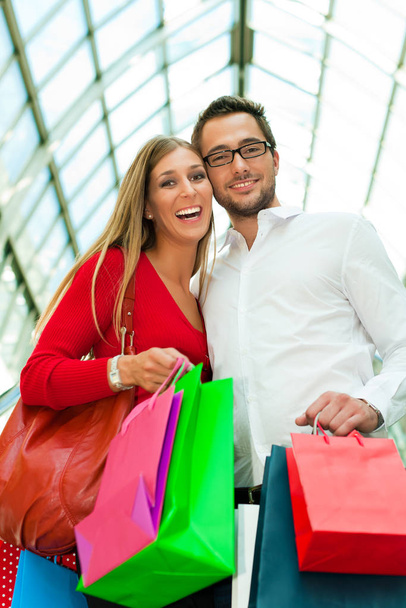 man and woman on a shopping trip with bags - Foto, Imagem