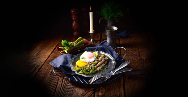 delicious green asparagus wrapped in bacon and egg - Foto, Imagen