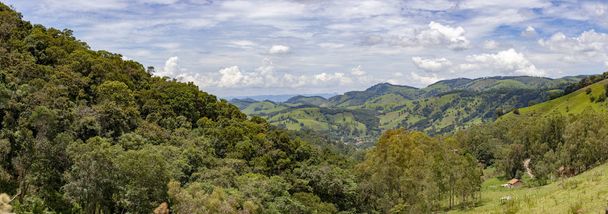 Panoramic forest landscapes at Gonçalves, Minas Gerais - Foto, imagen