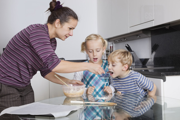 Mother with children baking - Фото, изображение