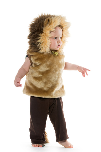 Boy in lion costume - Foto, afbeelding