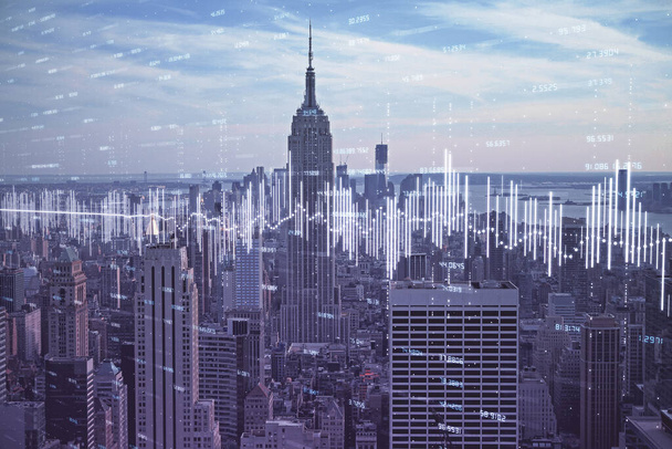 График Форекс на вид на город с небоскребами фоновой двойной экспозиции. Концепция финансового анализа. - Фото, изображение
