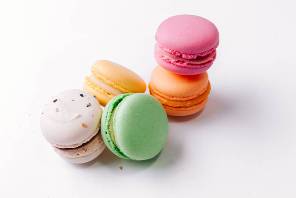 Macarons pattern on white background. Colorful french desserts. Top view. Flat lay - Fotoğraf, Görsel