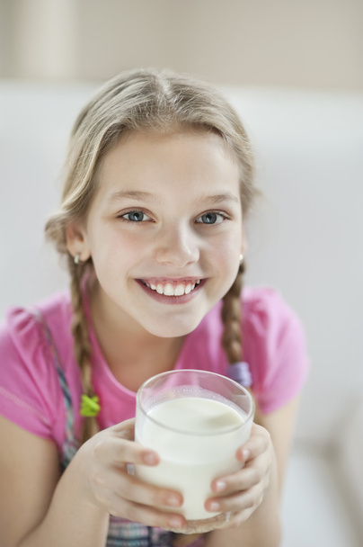 Girl drinking milk - Фото, зображення