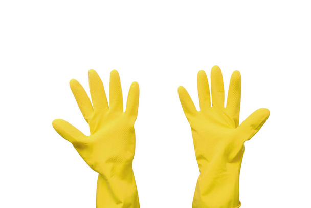 Huishouden rubber handschoenen in geel op een geïsoleerde achtergrond. - Foto, afbeelding